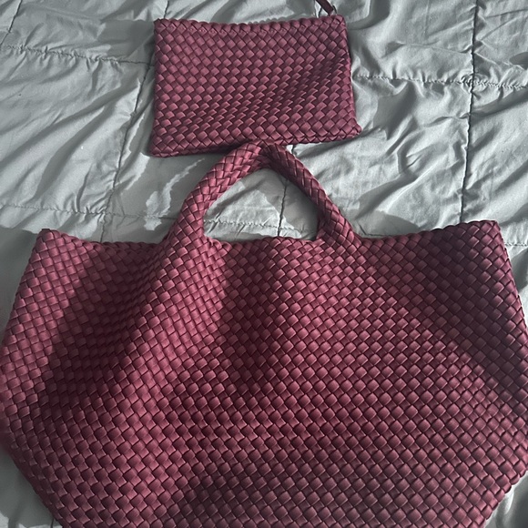 Elegant Red Woven Tote Bag - Picture 4 of 6